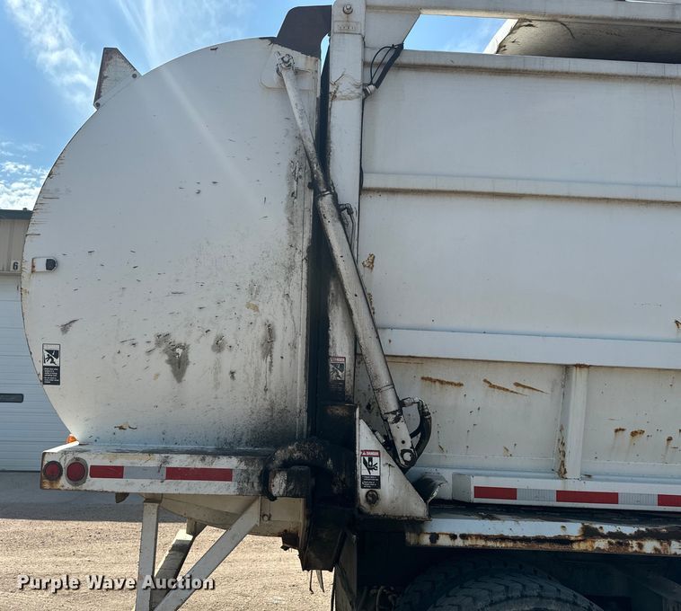 image for item EE7502 2001 Volvo WX64 refuse truck