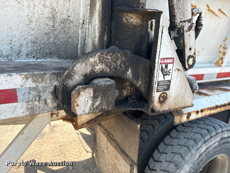 image for item EE7502 2001 Volvo WX64 refuse truck