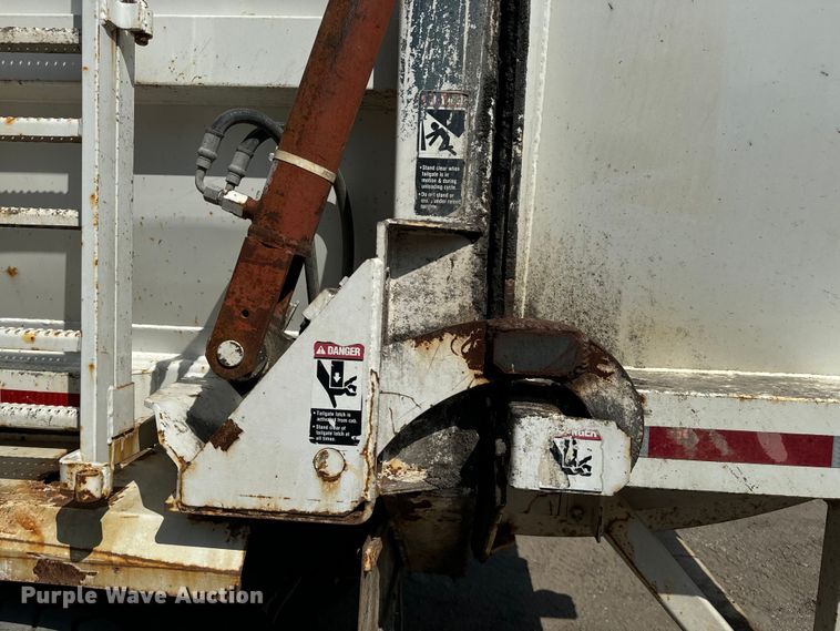 image for item EE7502 2001 Volvo WX64 refuse truck