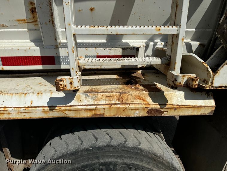 image for item EE7502 2001 Volvo WX64 refuse truck