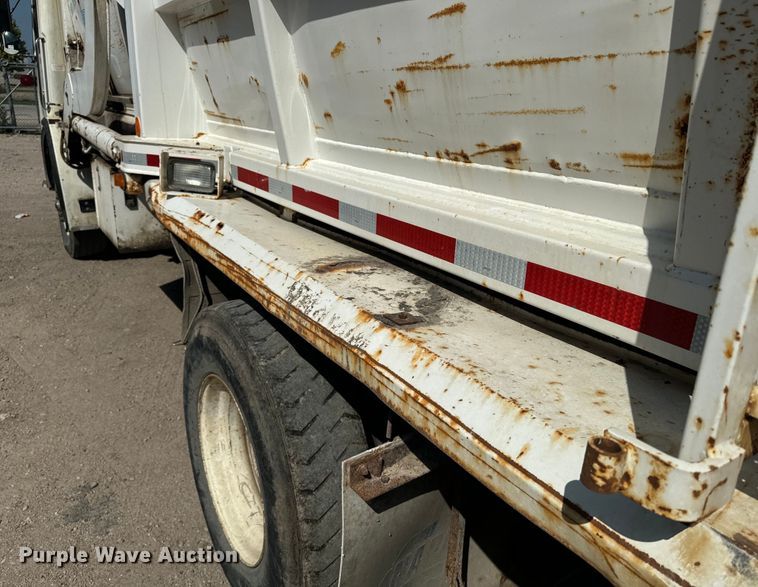 image for item EE7502 2001 Volvo WX64 refuse truck