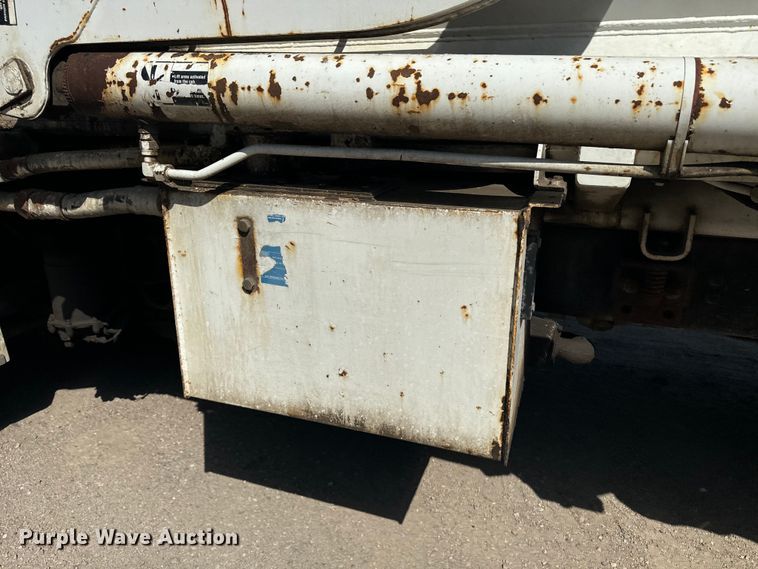 image for item EE7502 2001 Volvo WX64 refuse truck