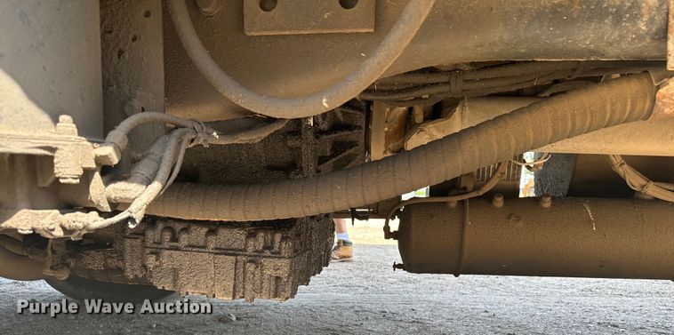 image for item EE7502 2001 Volvo WX64 refuse truck