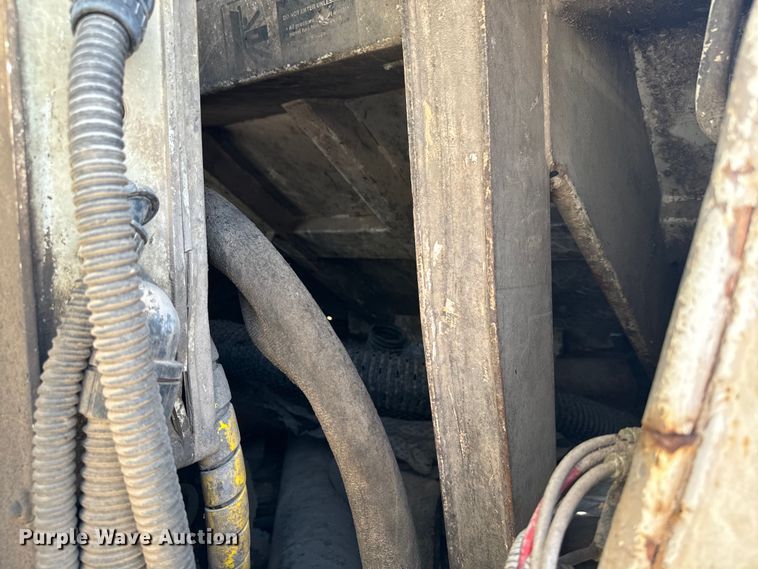 image for item EE7502 2001 Volvo WX64 refuse truck