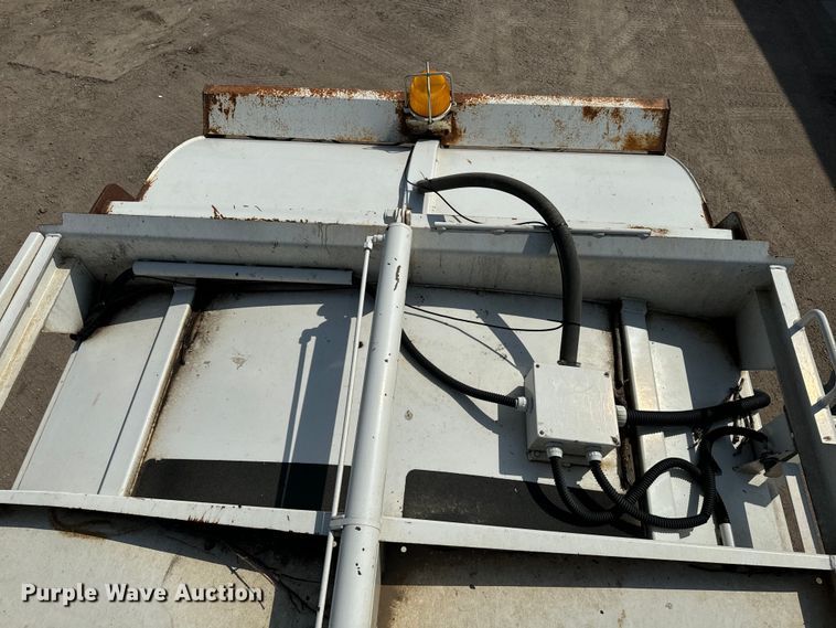 image for item EE7502 2001 Volvo WX64 refuse truck