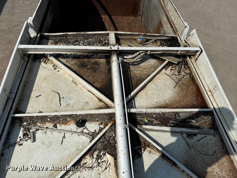 image for item EE7502 2001 Volvo WX64 refuse truck