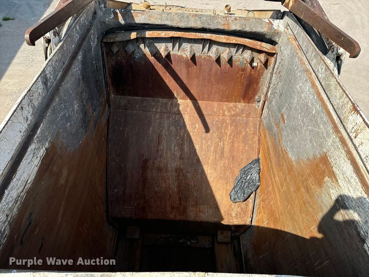 image for item EE7502 2001 Volvo WX64 refuse truck