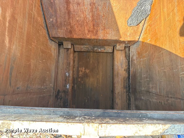 image for item EE7502 2001 Volvo WX64 refuse truck