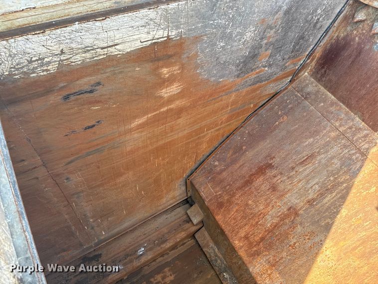 image for item EE7502 2001 Volvo WX64 refuse truck