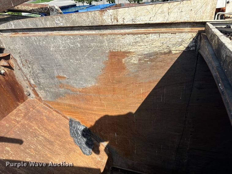 image for item EE7502 2001 Volvo WX64 refuse truck