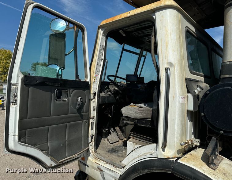 image for item EE7502 2001 Volvo WX64 refuse truck