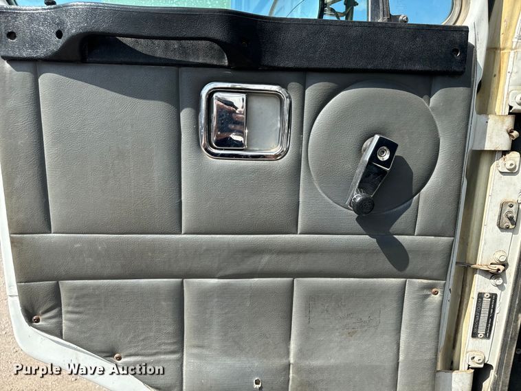 image for item EE7502 2001 Volvo WX64 refuse truck