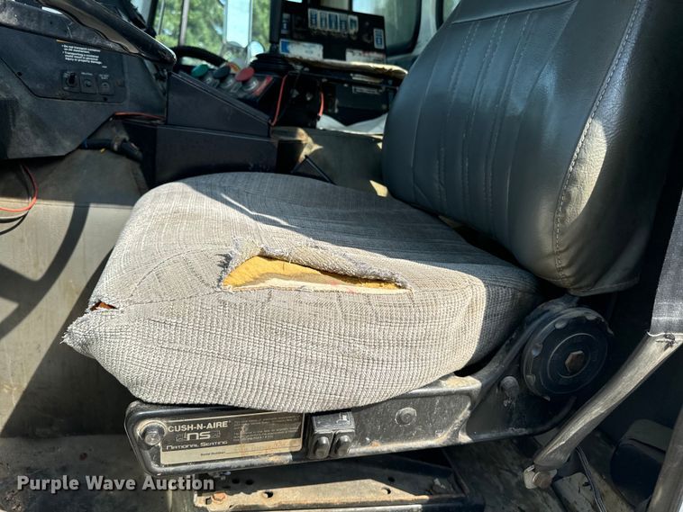 image for item EE7502 2001 Volvo WX64 refuse truck