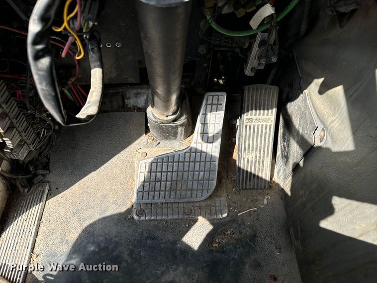 image for item EE7502 2001 Volvo WX64 refuse truck