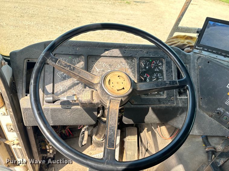 image for item EE7502 2001 Volvo WX64 refuse truck