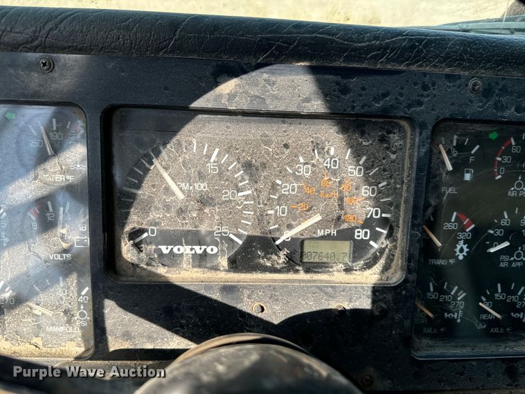 image for item EE7502 2001 Volvo WX64 refuse truck