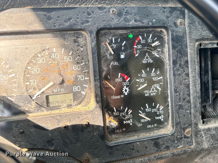 image for item EE7502 2001 Volvo WX64 refuse truck