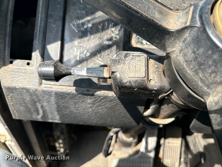 image for item EE7502 2001 Volvo WX64 refuse truck