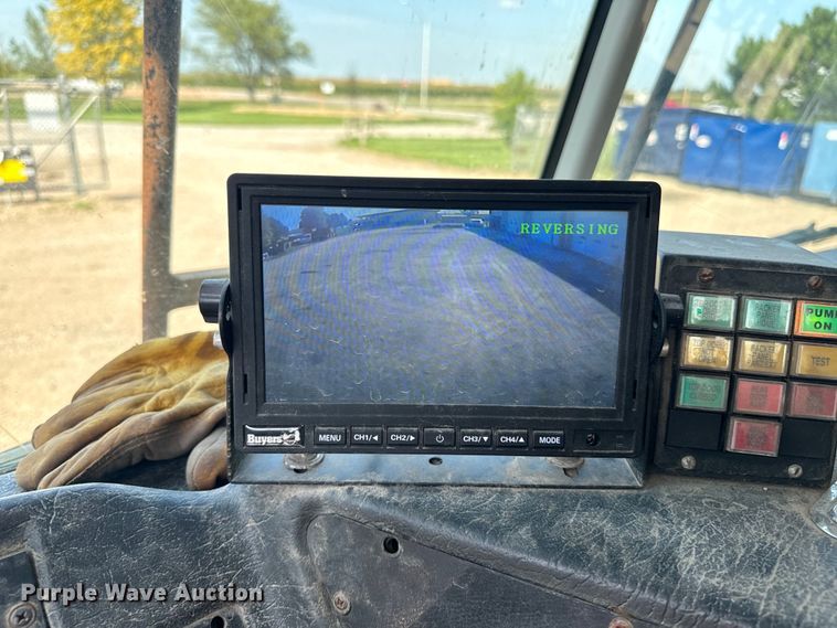 image for item EE7502 2001 Volvo WX64 refuse truck