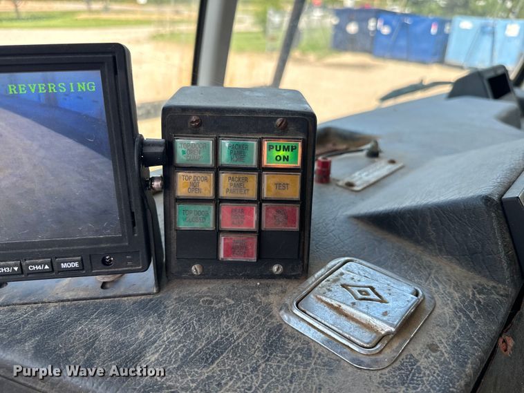 image for item EE7502 2001 Volvo WX64 refuse truck