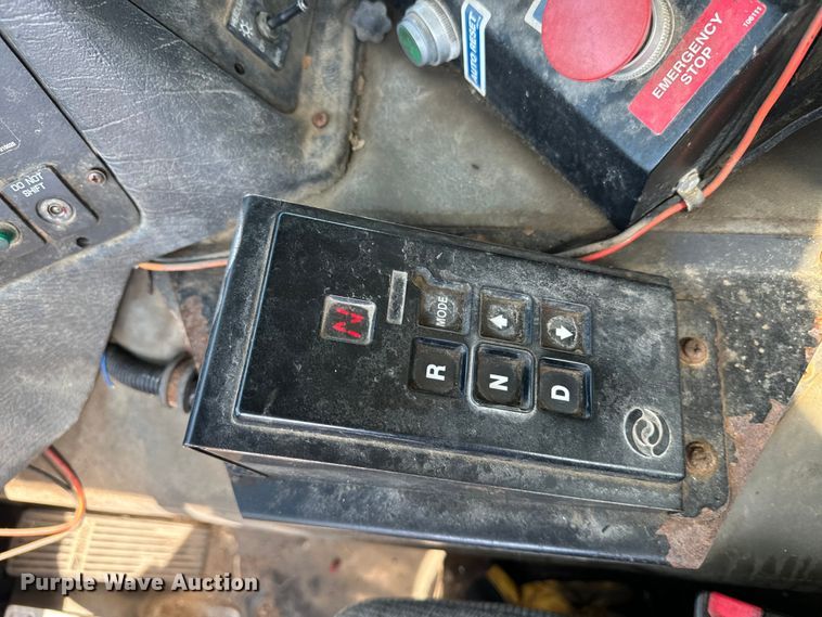 image for item EE7502 2001 Volvo WX64 refuse truck