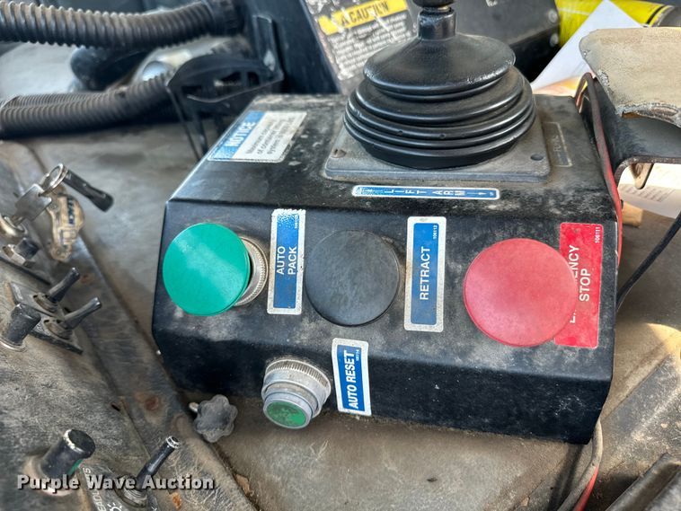 image for item EE7502 2001 Volvo WX64 refuse truck