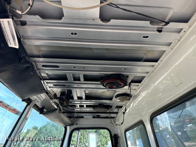 image for item EE7502 2001 Volvo WX64 refuse truck