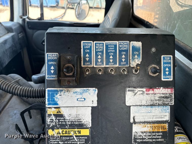 image for item EE7502 2001 Volvo WX64 refuse truck