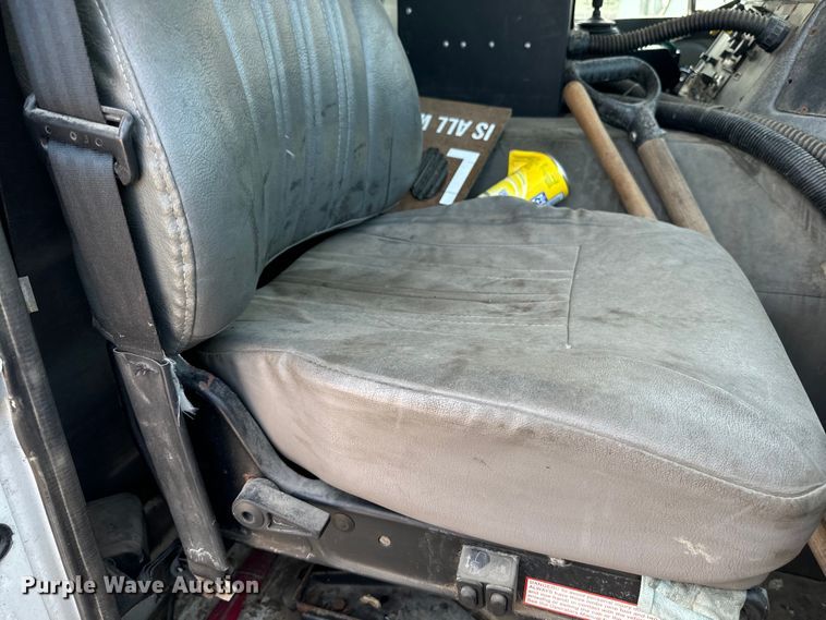 image for item EE7502 2001 Volvo WX64 refuse truck