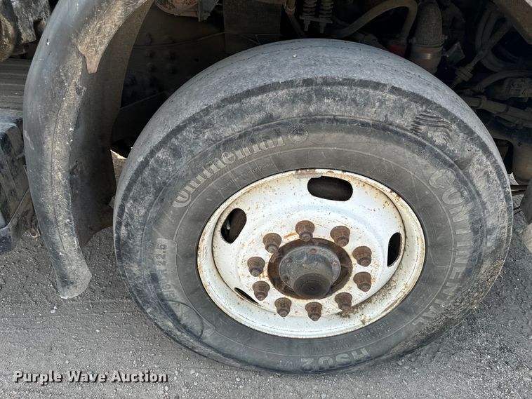 image for item EE7502 2001 Volvo WX64 refuse truck