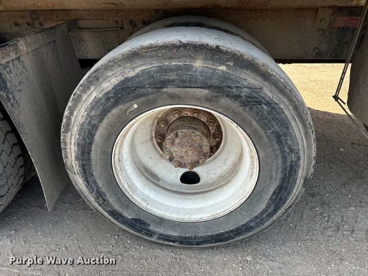 image for item EE7502 2001 Volvo WX64 refuse truck