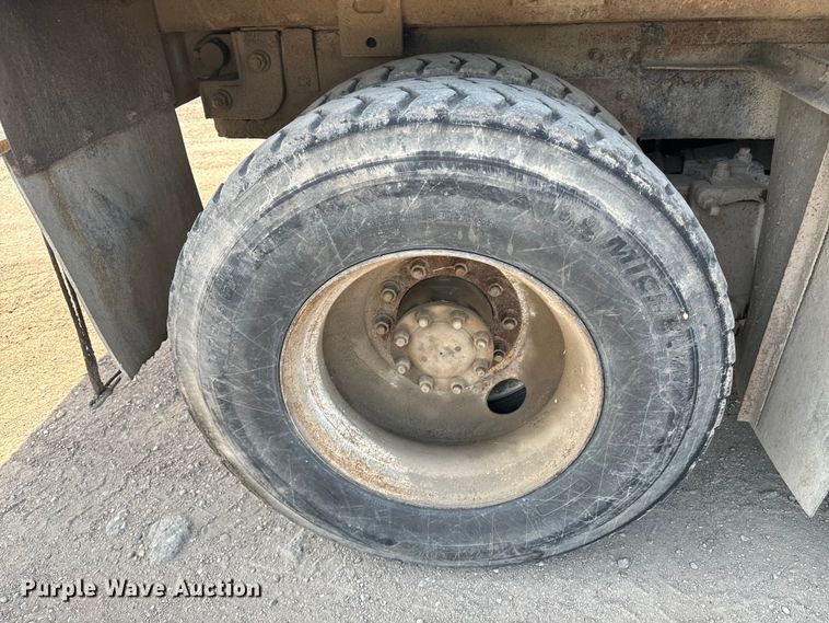 image for item EE7502 2001 Volvo WX64 refuse truck