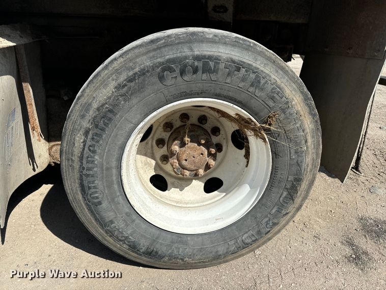 image for item EE7502 2001 Volvo WX64 refuse truck