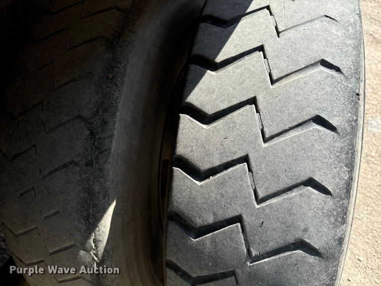 image for item EE7502 2001 Volvo WX64 refuse truck