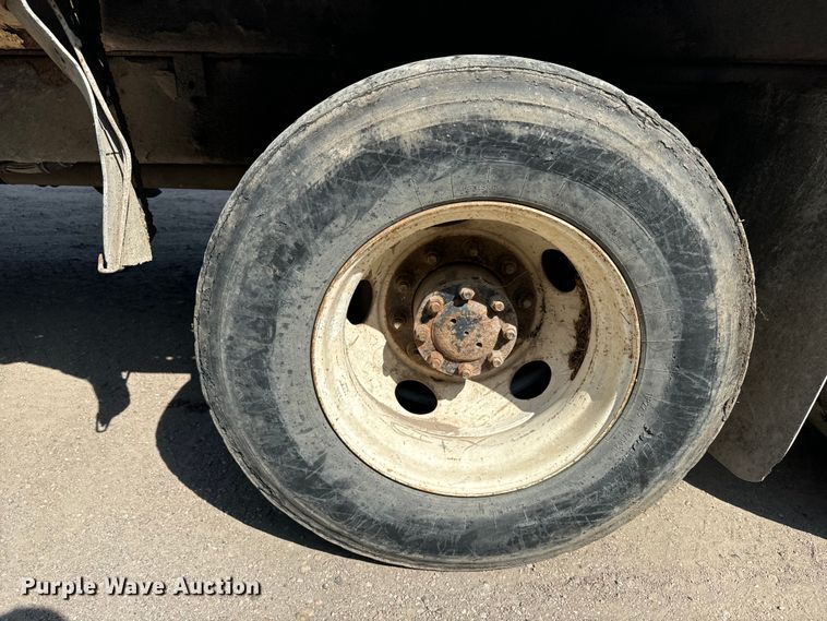 image for item EE7502 2001 Volvo WX64 refuse truck