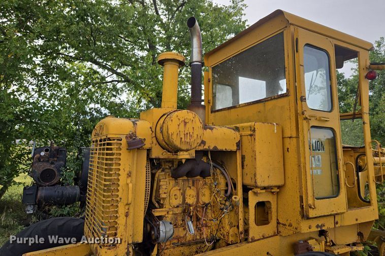 image for item EE8474 1966 Galion 104 rigid frame motor grader