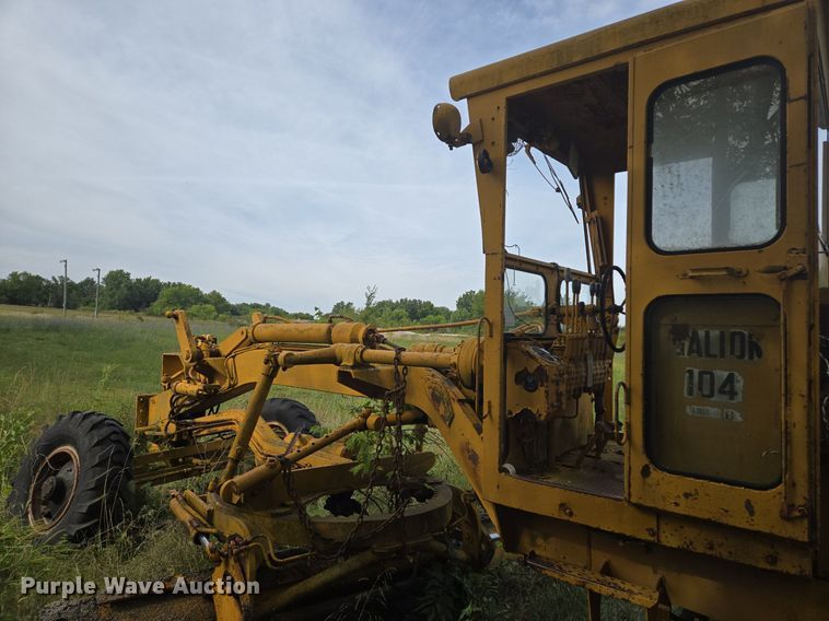 image for item EE8474 1966 Galion 104 rigid frame motor grader
