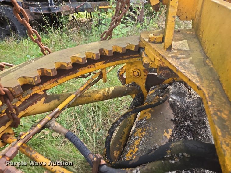 image for item EE8474 1966 Galion 104 rigid frame motor grader