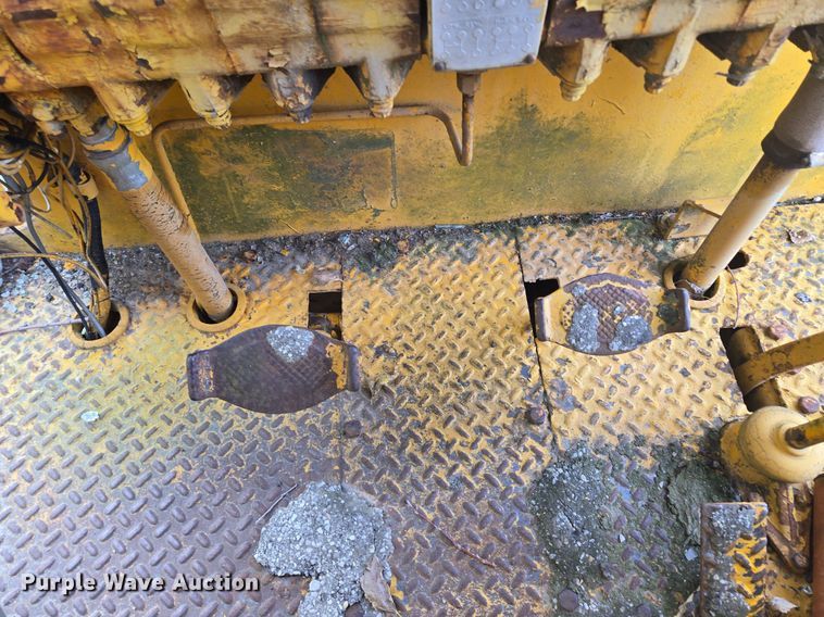 image for item EE8474 1966 Galion 104 rigid frame motor grader