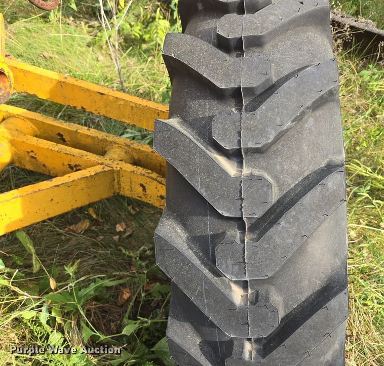 image for item EE8474 1966 Galion 104 rigid frame motor grader