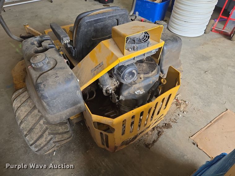 image for item EE8477 2008 Hustler  Super Z  ZTR lawn mower