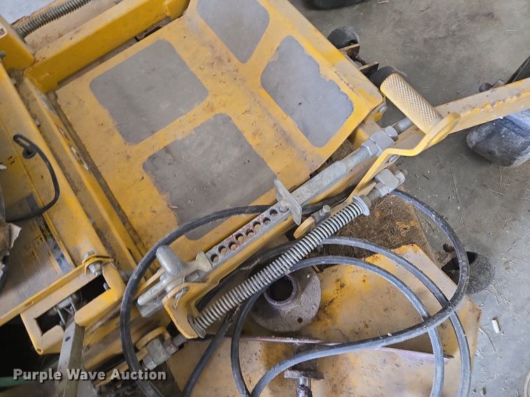 image for item EE8477 2008 Hustler  Super Z  ZTR lawn mower