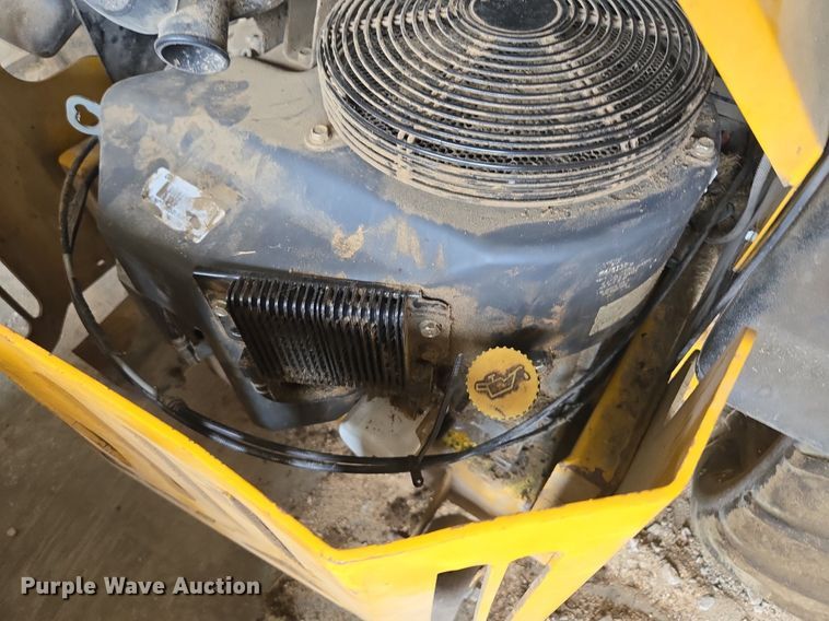 image for item EE8477 2008 Hustler  Super Z  ZTR lawn mower