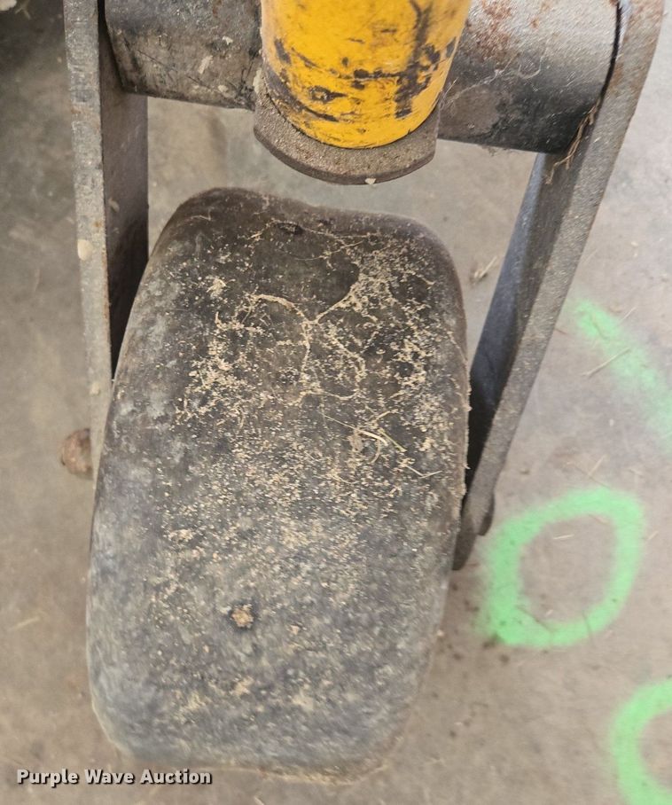 image for item EE8477 2008 Hustler  Super Z  ZTR lawn mower