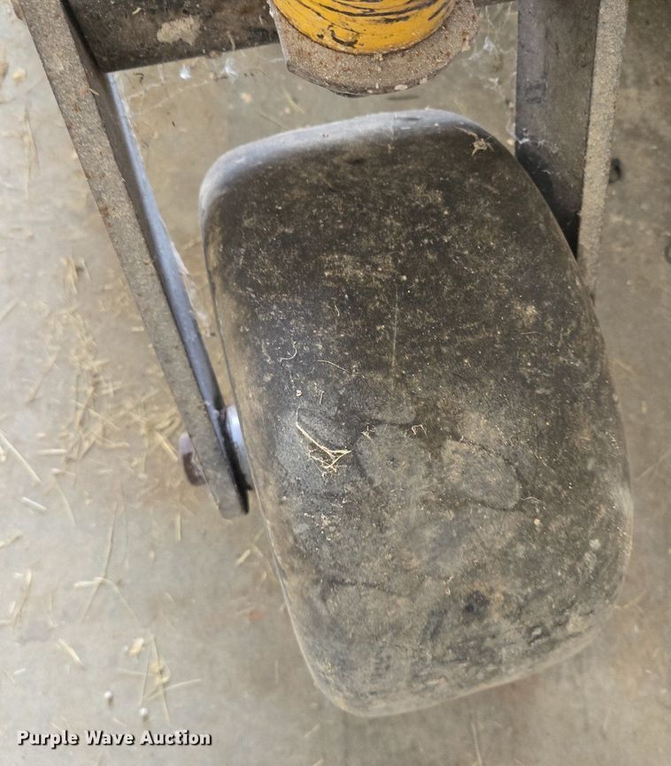 image for item EE8477 2008 Hustler  Super Z  ZTR lawn mower