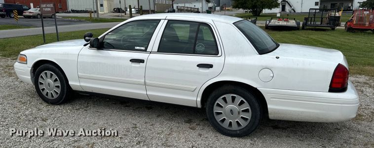 image for item EH6982 2010 Ford Crown Victoria Police Interceptor  