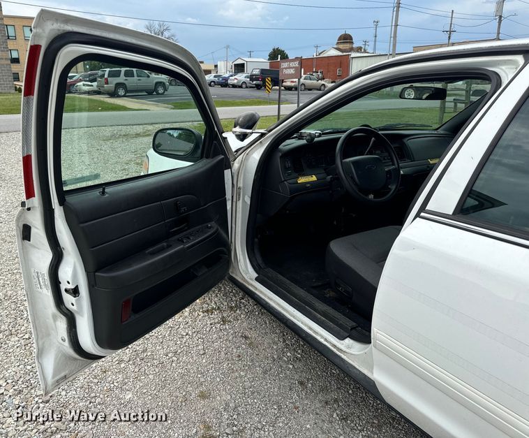 image for item EH6982 2010 Ford Crown Victoria Police Interceptor  