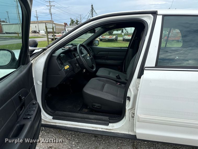 image for item EH6982 2010 Ford Crown Victoria Police Interceptor  