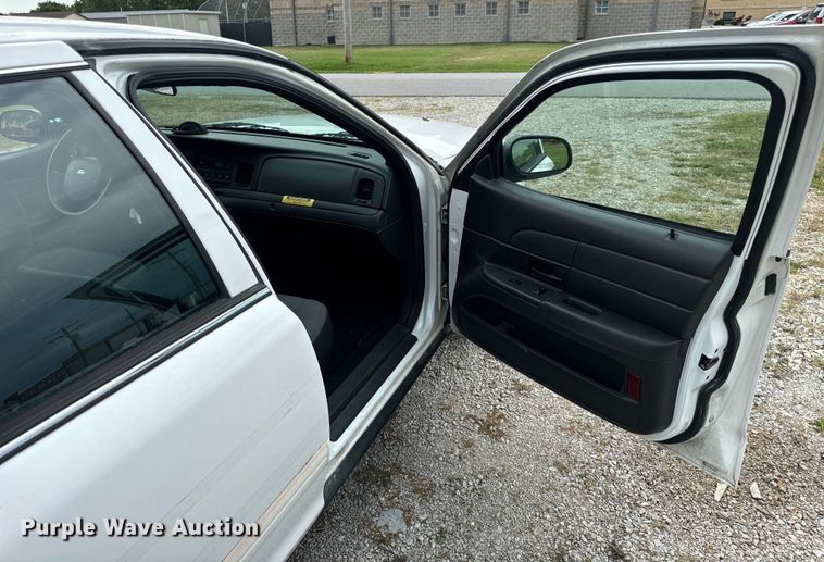 image for item EH6982 2010 Ford Crown Victoria Police Interceptor  