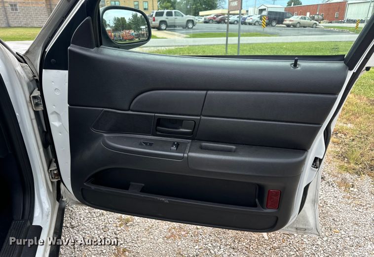 image for item EH6982 2010 Ford Crown Victoria Police Interceptor  